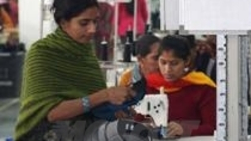 India grande produttore di moto. E di caschi