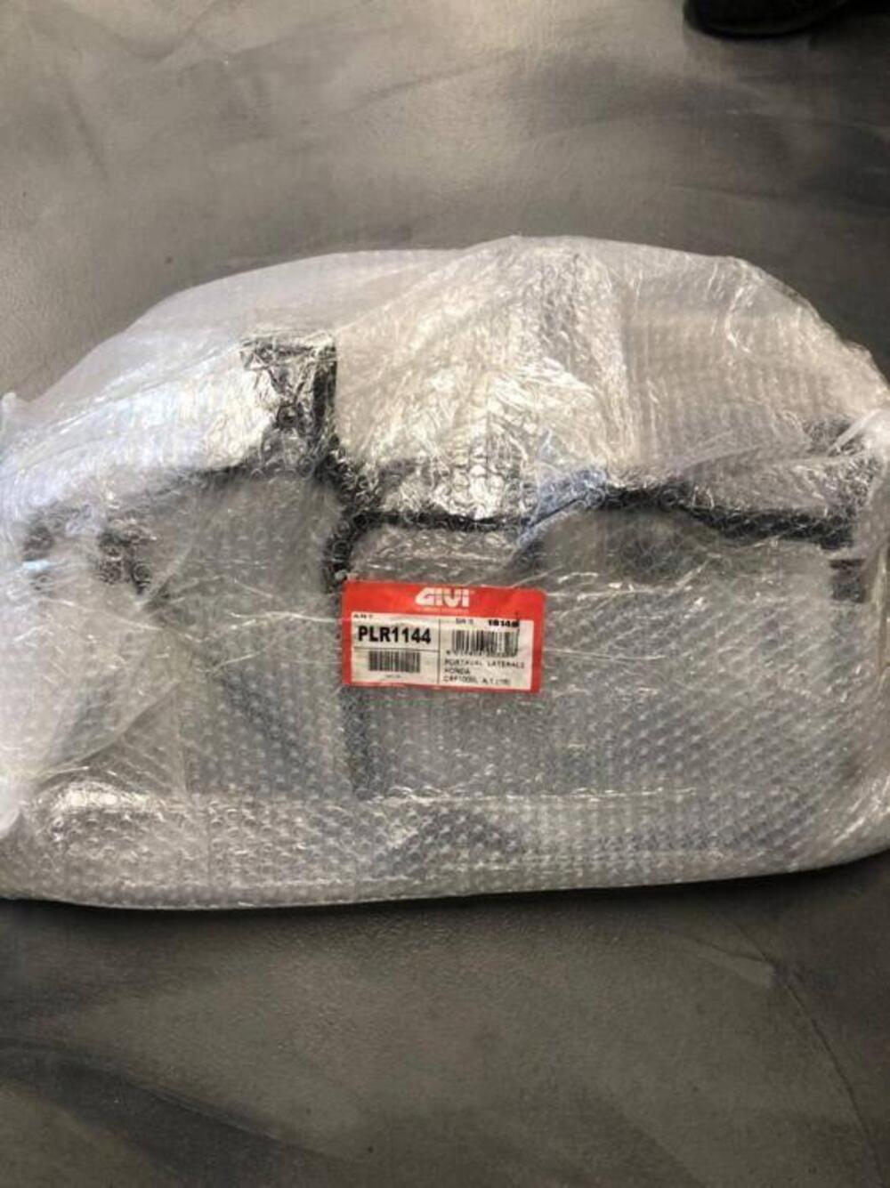 PORTA VALIGIE LATERALE HONDA Givi PLR1144