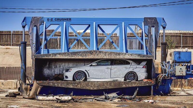 Il triste addio di una Mitsubishi Lancer EVO pre-serie: funzionante ma demolita