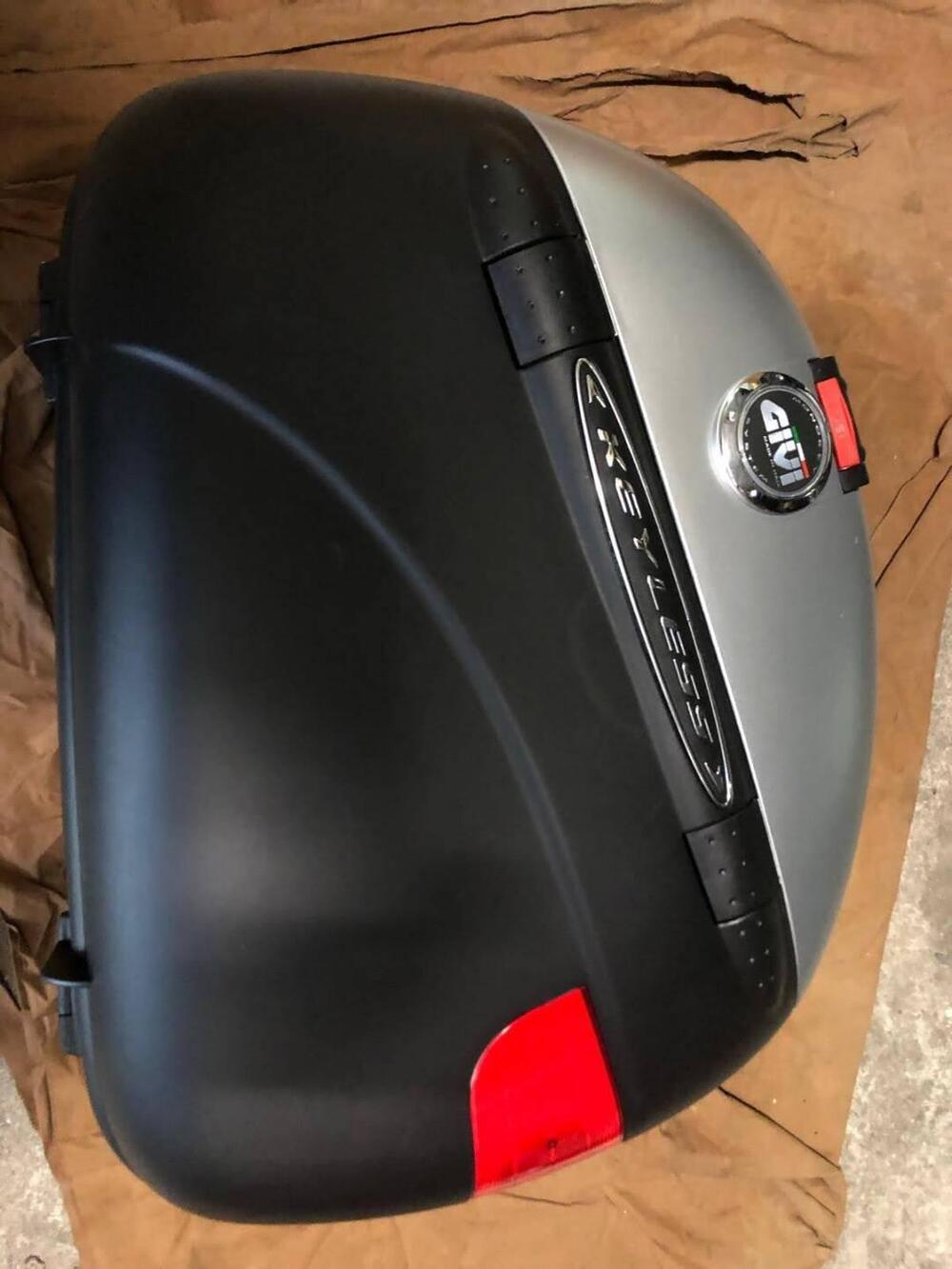 BAULETTI E BORSE LATERALI VARIE Givi (6)