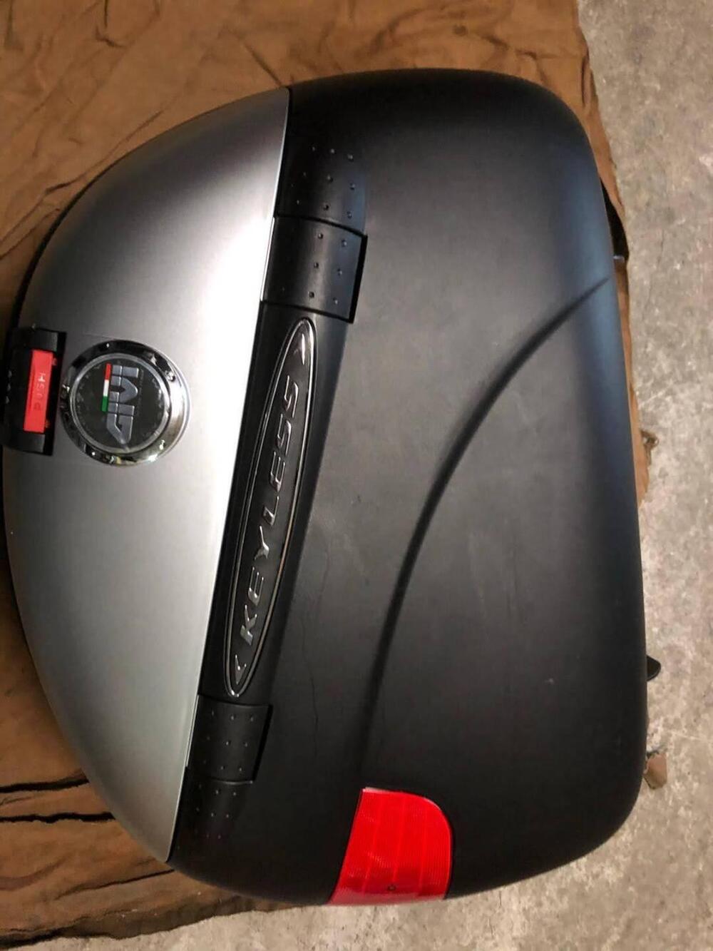 BAULETTI E BORSE LATERALI VARIE Givi (10)