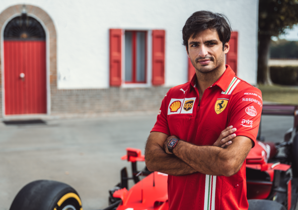 Puma ION Speed: indossarle &egrave; come andare a 300 all'ora in Ferrari sul circuito di Fiorano (con Carlos Sainz)