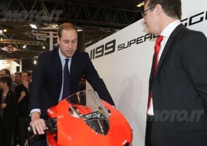 Il Principe William in visita allo stand Ducati