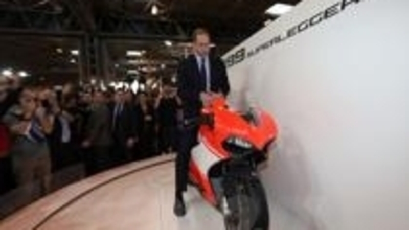 Il Principe William in visita allo stand Ducati