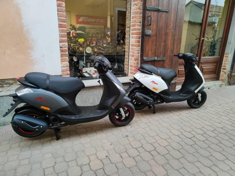 Piaggio Zip 50 4T (2021 - 25) (2)