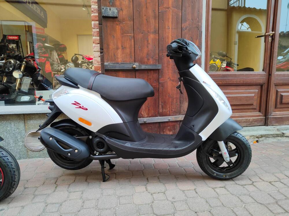 Piaggio Zip 50 4T (2021 - 25) (5)