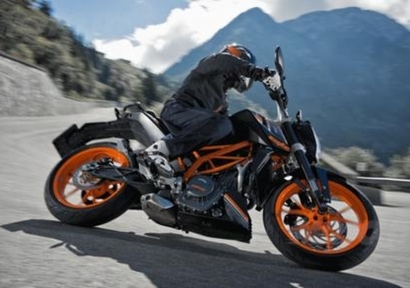 KTM proroga le promozioni sulla 390 Duke fino al 31 dicembre