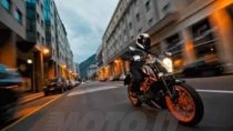 KTM proroga le promozioni sulla 390 Duke fino al 31 dicembre