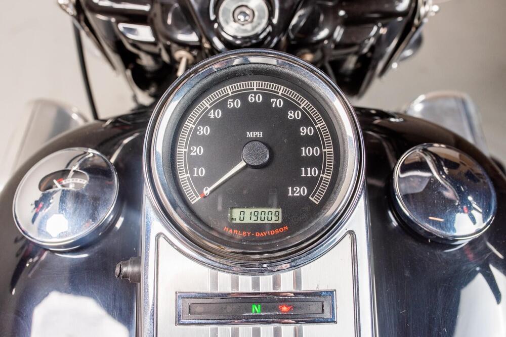 Harley-Davidson 1690 Road King (2008 - 09) - FLHR (16)