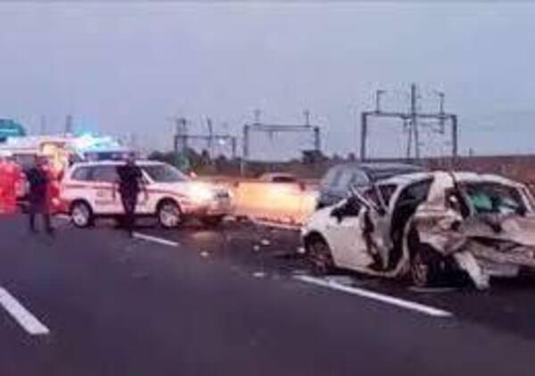 Tragedia sulla A7, 25enne ferito in un incidente stradale viene travolto da un&#039;auto