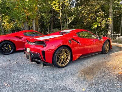 incidente di una Ferrari 488 Pista Aperta durante un raduno 