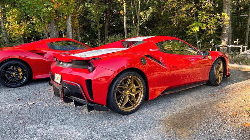 incidente di una Ferrari 488 Pista Aperta durante un raduno 