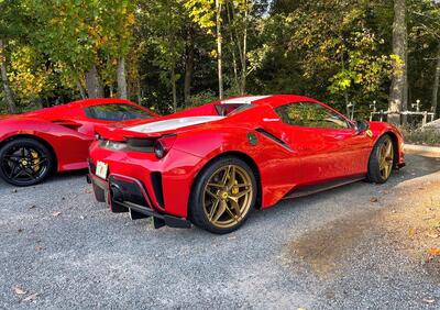 incidente di una Ferrari 488 Pista Aperta durante un raduno 