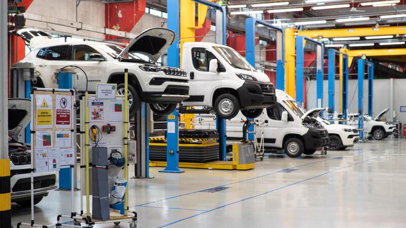 Tutti i segreti di 500 BEV e nuovi B-SUV Fiat o Alfa? All&rsquo;Officina 78 con i prototipi smontati sul ponte