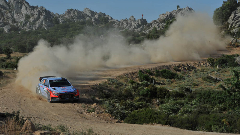 WRC16 Sardegna Italia, Marziani in Paradiso. Ancora Neuville (Hyundai). Duello finale contro Latvala