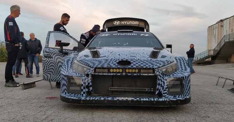 WRC 2022. La Hyundai i20 Rally1 2022 Debutta sulle Strade Italiane. &ldquo;Muchos Nachos!&rdquo;