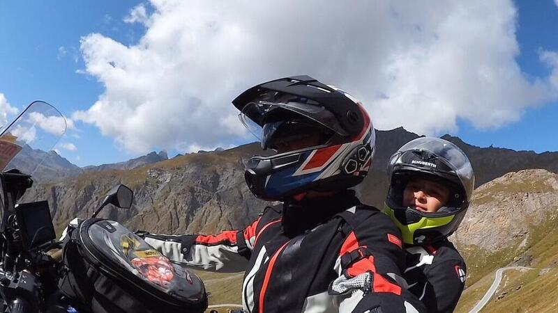 Viaggi, itinerari e giri in moto: il Colle Dell&rsquo;Agnello in moto con pap&agrave;