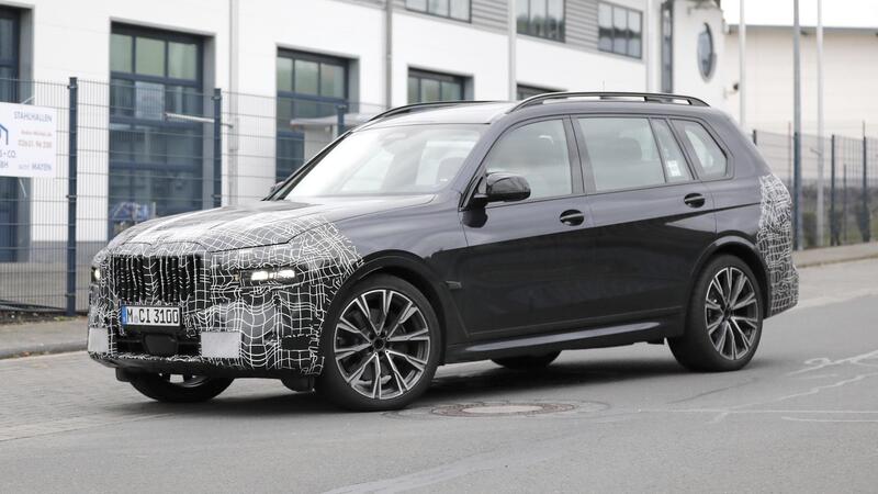 BMW X7 restyling, le foto spia