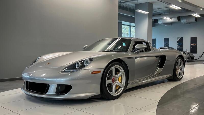 Porsche Carrera GT: prezzi da record per un esemplare praticamente nuovo