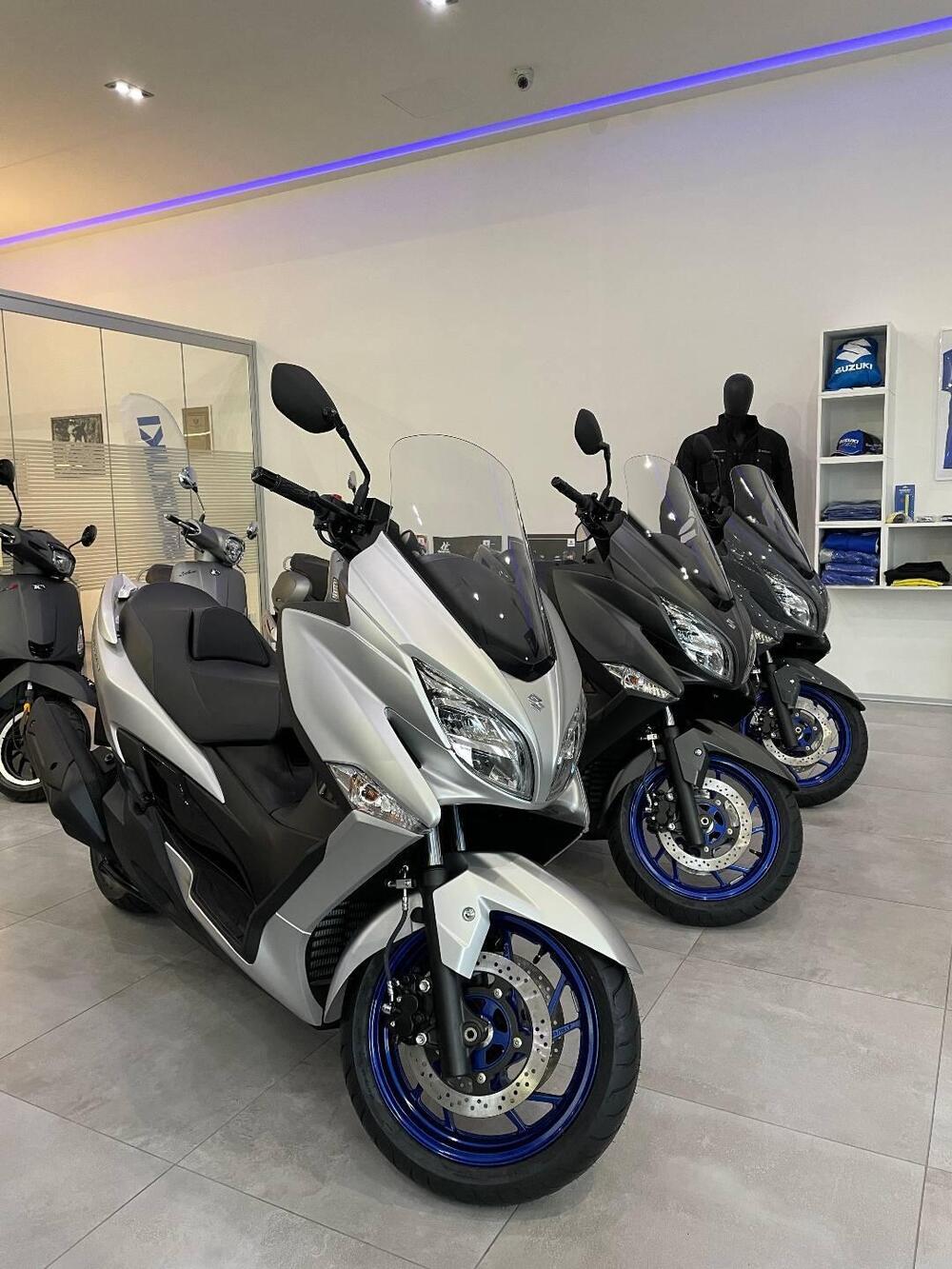 Suzuki Burgman 400 (2025) (4)