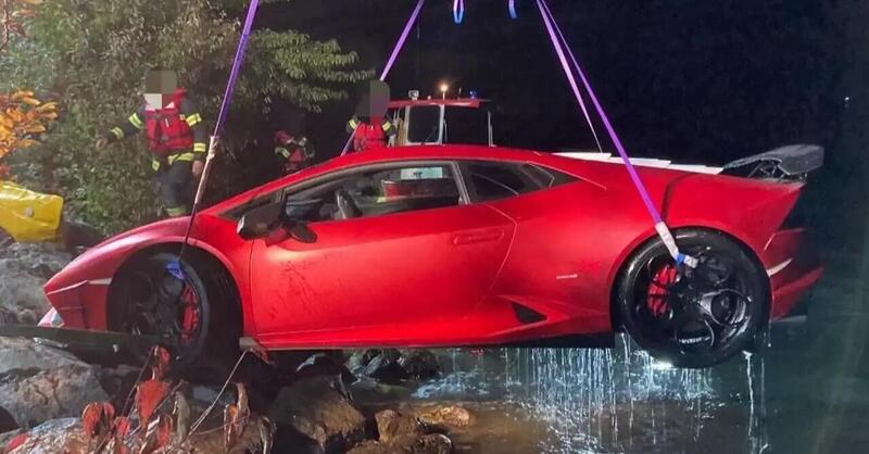 Lamborghini 15 metri sotto (il livello dell&#039;acqua): 30enne con la Huracan vola nel lago [foto]