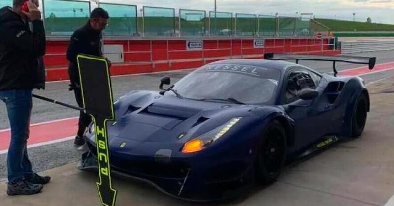 Valentino Rossi sulla Ferrari a Misano: allenamento con Uccio e Luca Marini