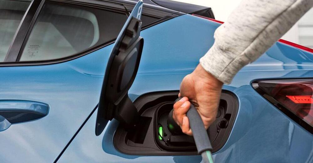 Altro che green: solo dopo 110 mila chilometri un&rsquo;auto elettrica comincia ad avere meno emissioni di una tradizionale. Lo dice Volvo