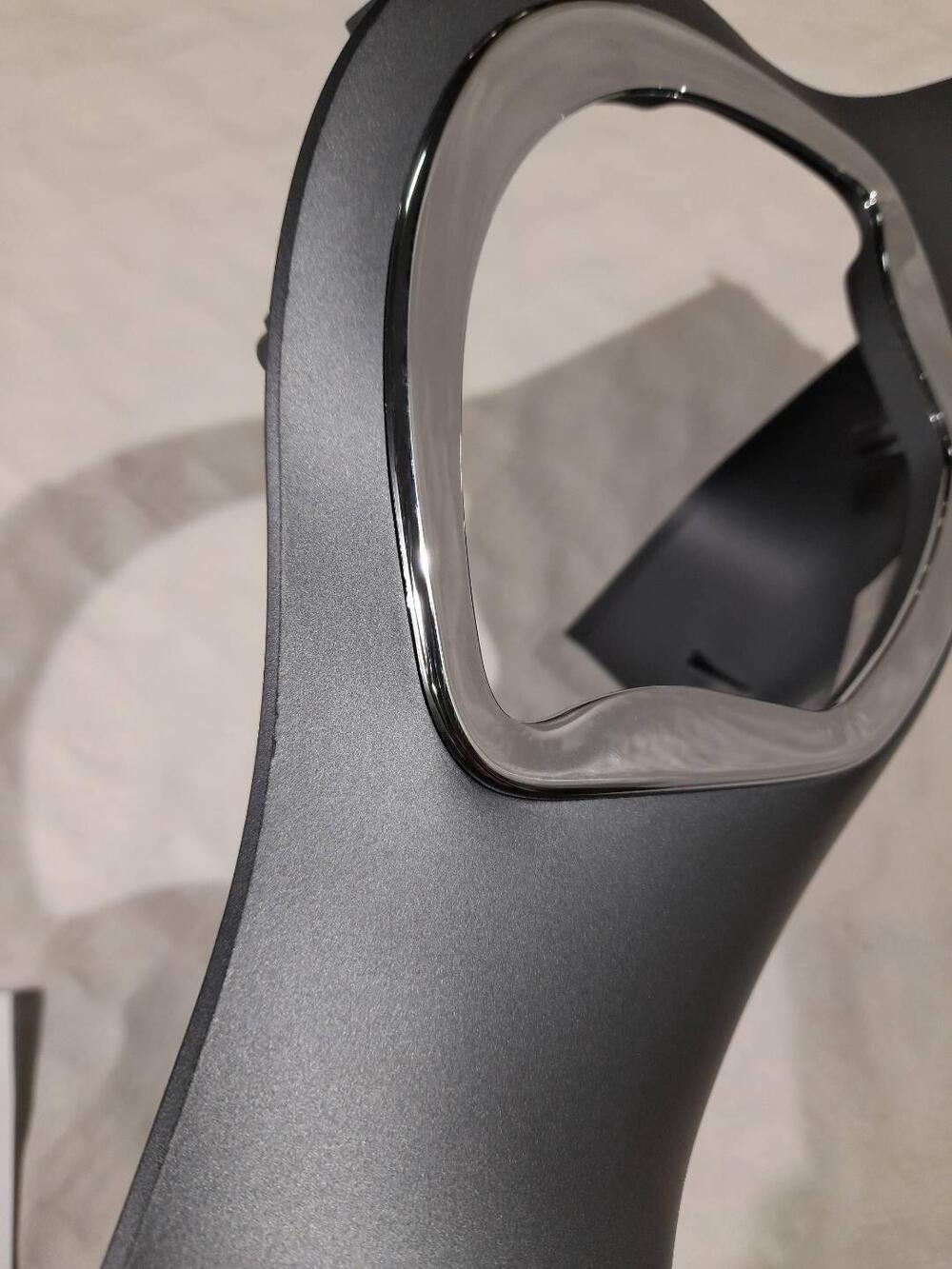 MASCHERINA MANUBRIO POSTERIORE VESPA GTS HPE (3)