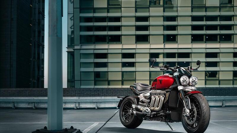 Triumph Rocket 3R e Rocket 3GT 221 Special Edition. Prezzi, dati, foto