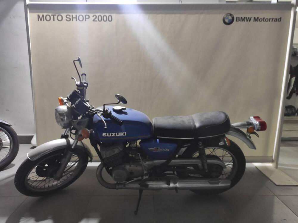 Suzuki GT 500 Titan  (3)