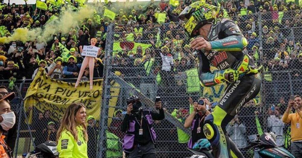 Per salutare il Re cambia il cerimoniale: a Valencia conferenza stampa dedicata solo a Valentino Rossi 