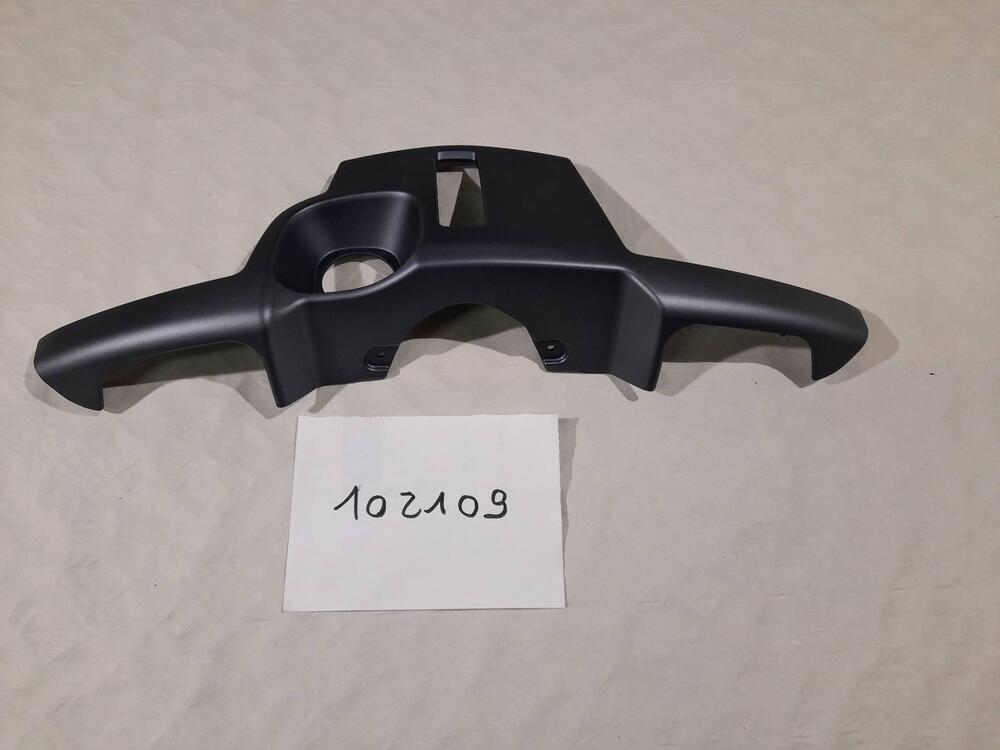 COPERTURA CENTRALE CONTROSCUDO PIAGGIO MP3 (2)