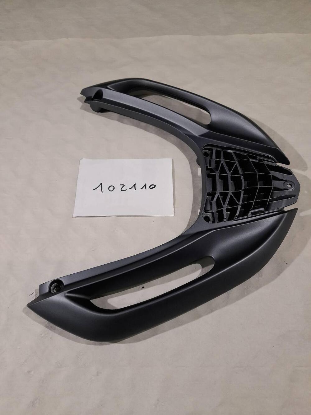 MANIGLIONE POSTERIORE PIAGGIO MP3 HPE 300 (2)