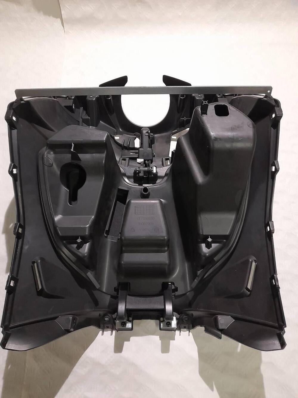 SCUDO INTERNO (BAULETTO INTERNO ) PIAGGIO BEVERLY (2)