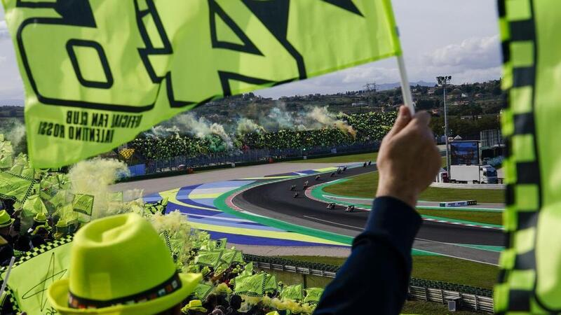 MotoGP 2021. Il GP di Valencia. &quot;Grazie Vale&quot;: il saluto dei tifosi di tutto il mondo [VIDEO]