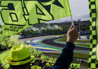 MotoGP 2021. Il GP di Valencia. Grazie Vale: il saluto dei tifosi di tutto il mondo [VIDEO]