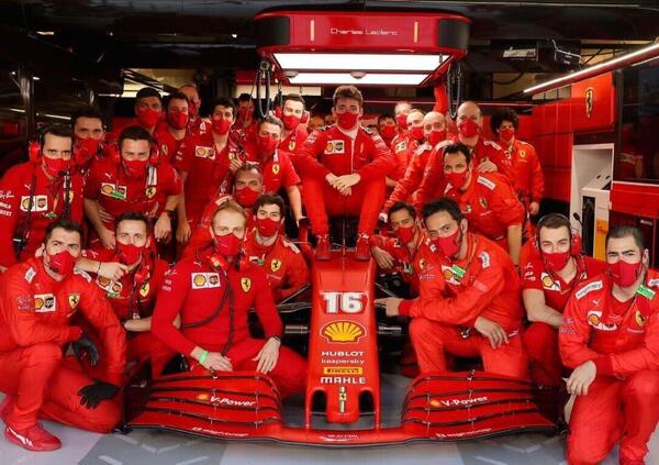 [VIDEO] La cosa pi&ugrave; bella che vedrete oggi sono i meccanici Ferrari fare aerobica in pit lane