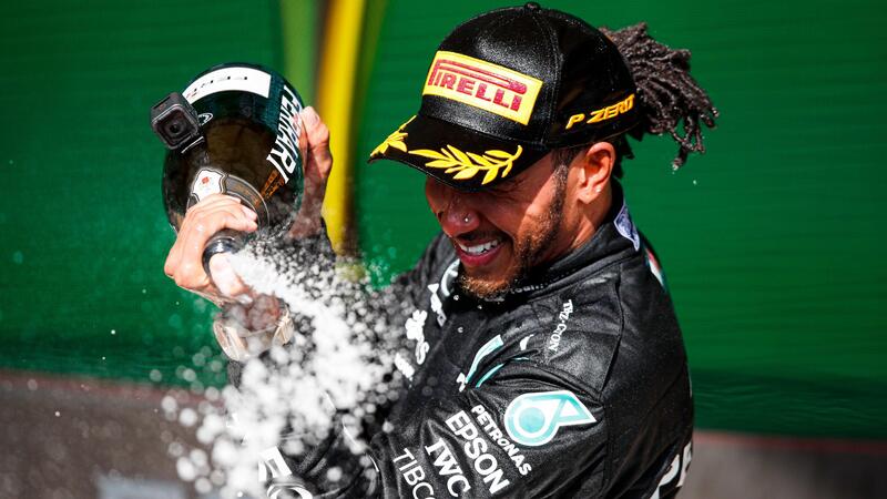 F1, GP Brasile 2021: confermata la vittoria a Hamilton che viene multato di 5.000 euro