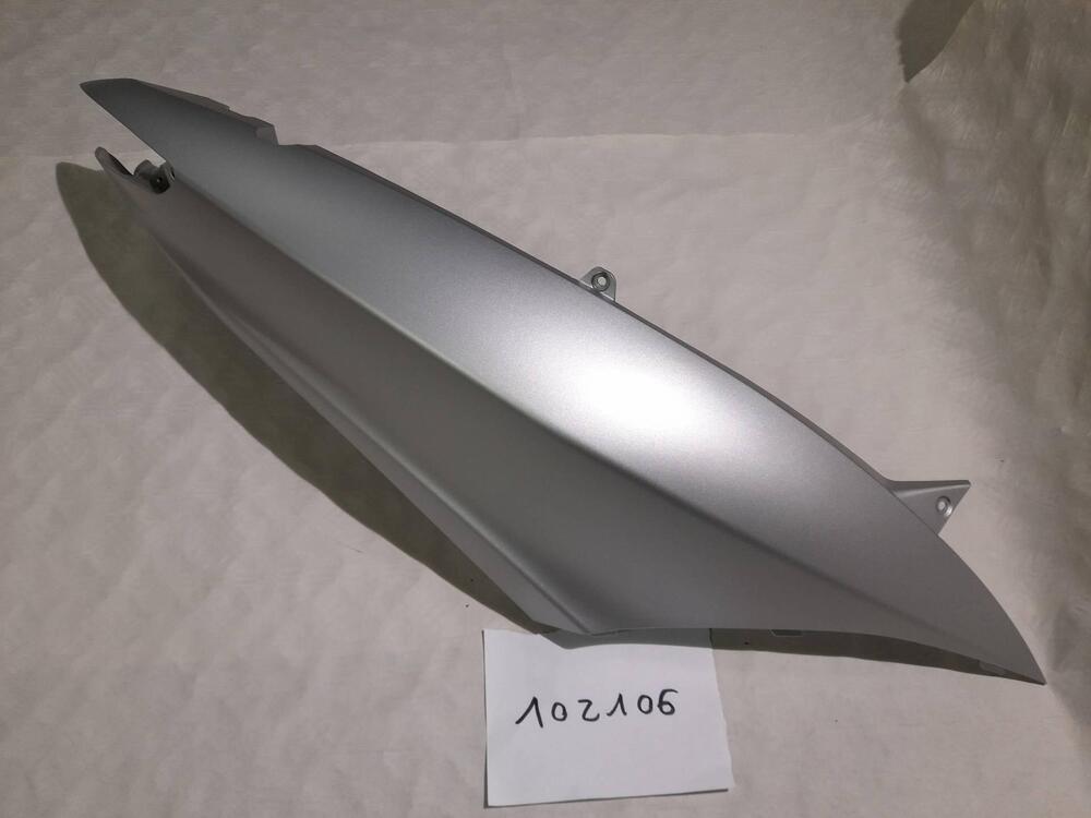 FIANCATA POSTERIORE DX PIAGGIO MP3 HPE (2)