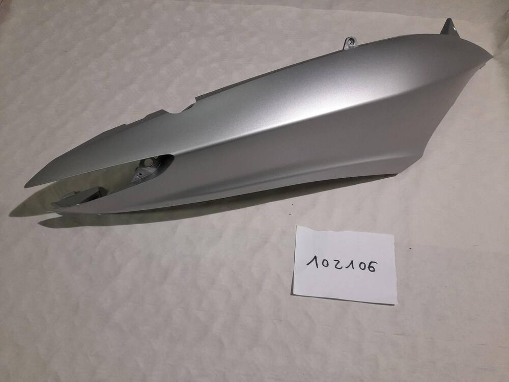 FIANCATA POSTERIORE DX PIAGGIO MP3 HPE (3)