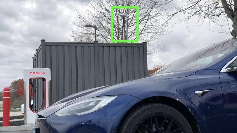 Spuntano le antenne Wi-Fi ai Supercharger di Tesla