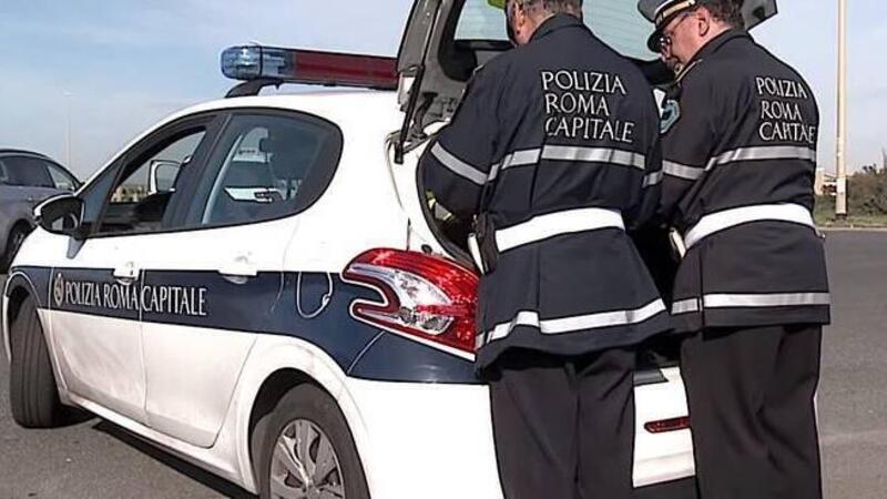 Pesaro, giovane smonta e rivende i pezzi del motorino sequestro, poi fa perdere le sue tracce