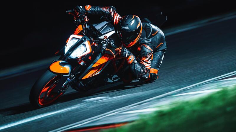 KTM SuperDuke 1290 R e 1290R EVO 2022: foto e dati