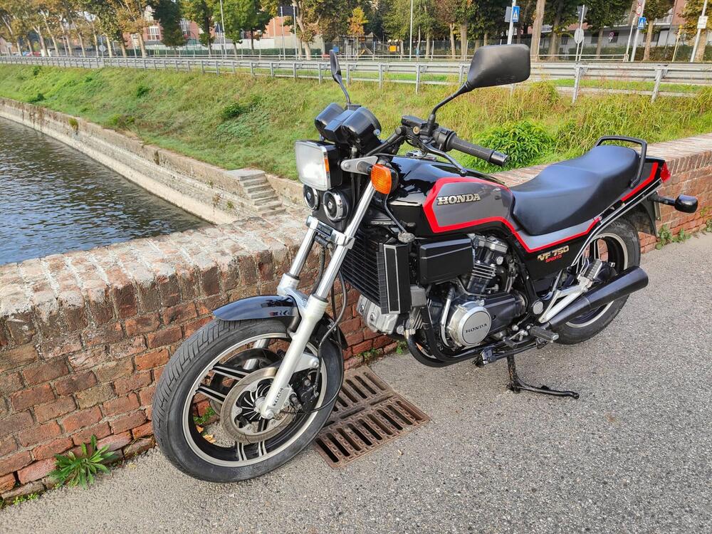 Honda VF750 Sport (2)