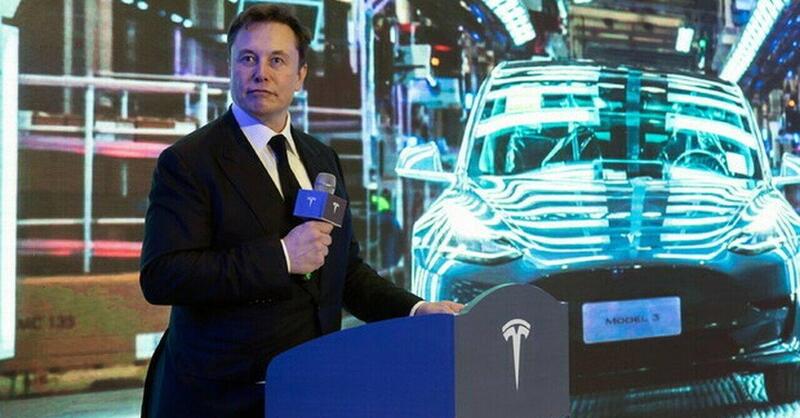 L&rsquo;App Tesla si blocca: decine di persone non possono pi&ugrave; avviare l&#039;auto