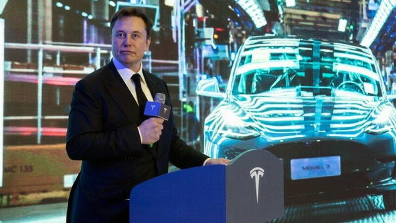 L&rsquo;App Tesla si blocca: decine di persone non possono pi&ugrave; avviare l&#039;auto