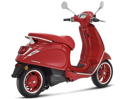 EICMA 2021, le novit&agrave;: (Vespa Elettrica)RED