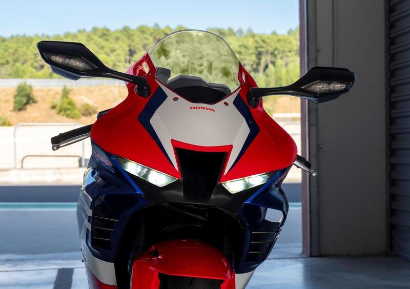 Honda CBR 1000 RR CBR 1000 RR-R Fireblade (2022 - 23) (4)