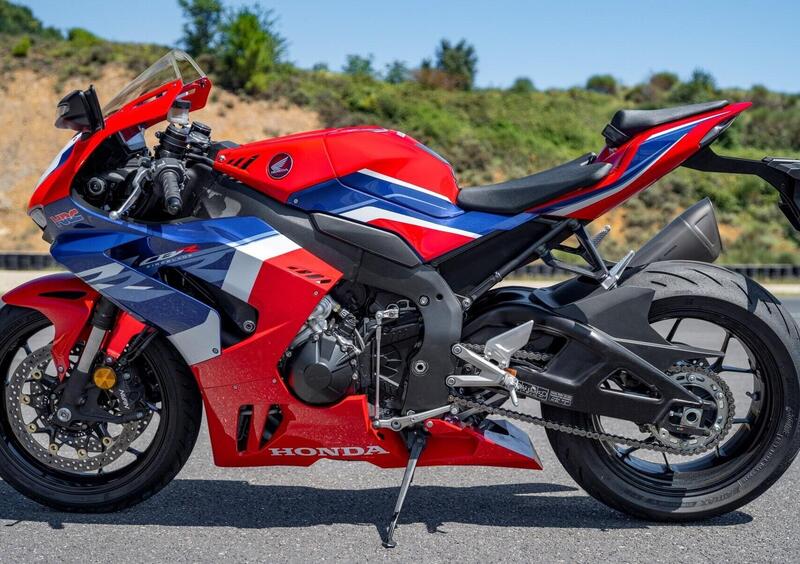 Honda CBR 1000 RR CBR 1000 RR-R Fireblade (2022 - 23) (10)