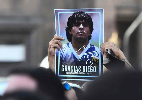 Maradona: Sogno benedetto. Un ritratto del Pibe, di Napoli e dell'Argentina senza sconti 